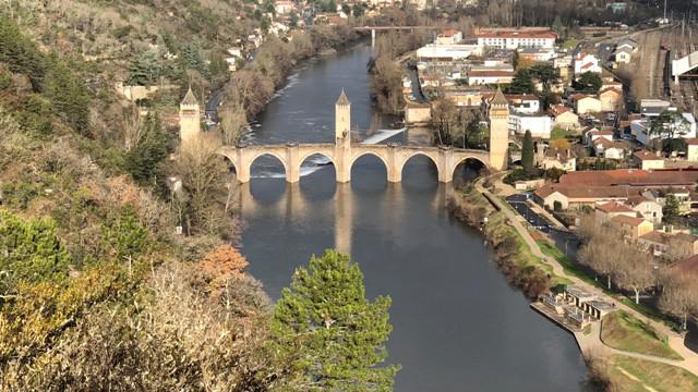 Le pont valentré lieu touristique Cahors
